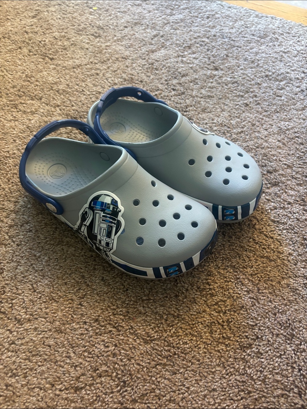 CROCS J3 R2-D2 Kids Light Gray and Navy
